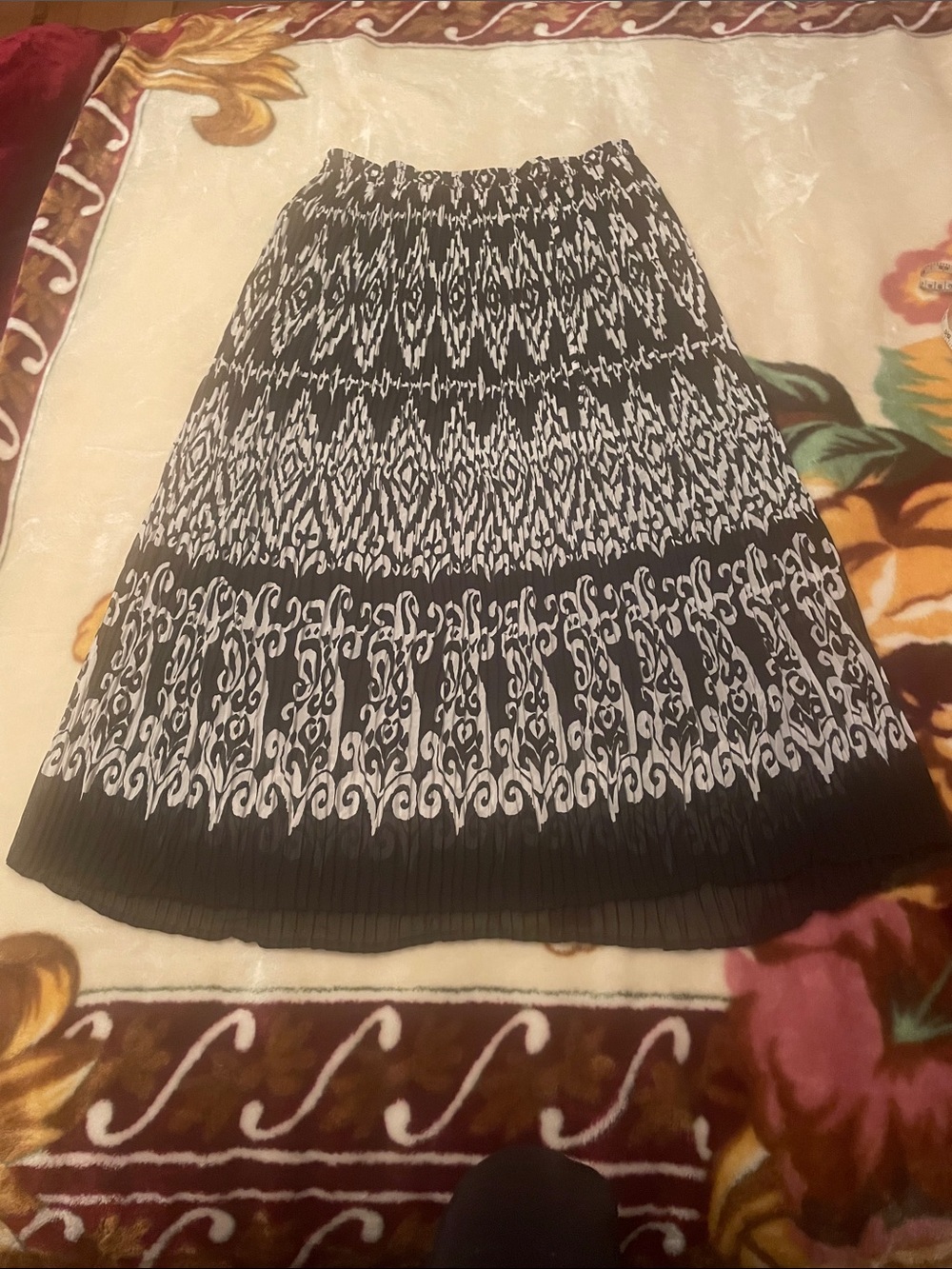 Alfred Dunner Black and White Patterned Pleated Women's Skirt Size 14